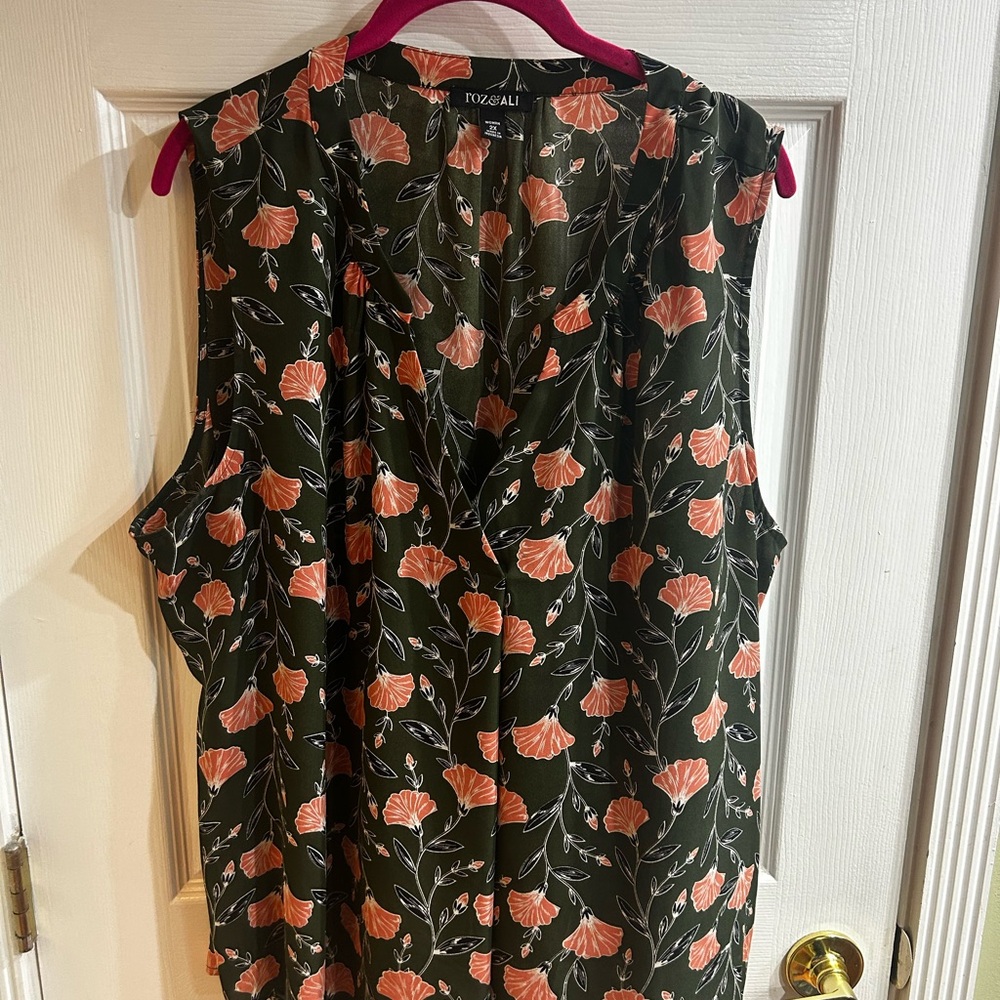 Roz & Ali Green Floral Blouse